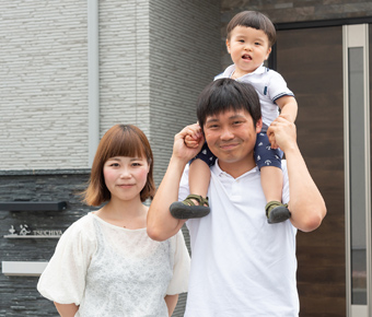 自ら図面と模型を製作してパティオのある家が完成