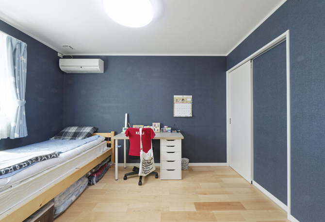 子ども部屋は収納を室外に設けることで、広くすっきりしたスペースに