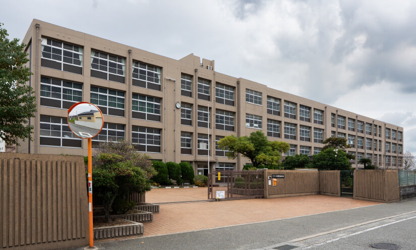 平岡南中学校