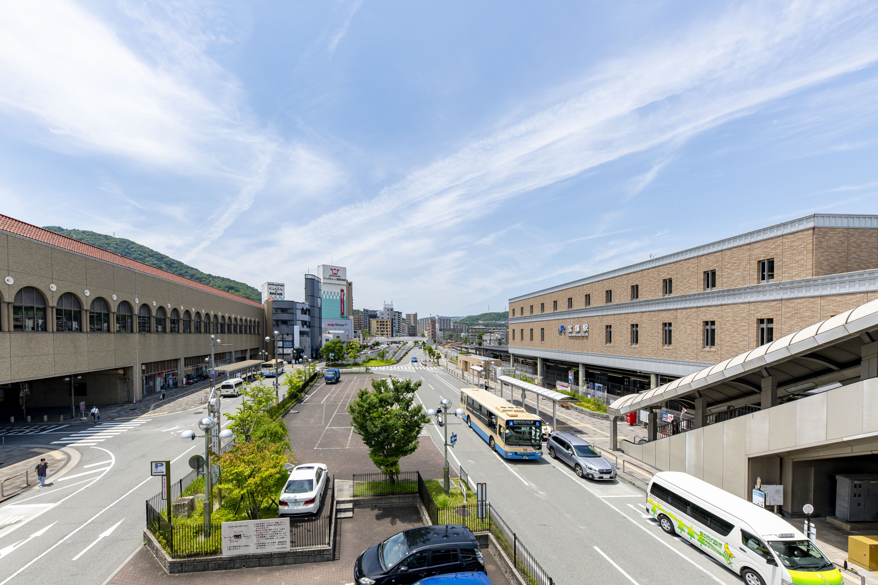 JR福知山線「宝塚」駅（約1400m）