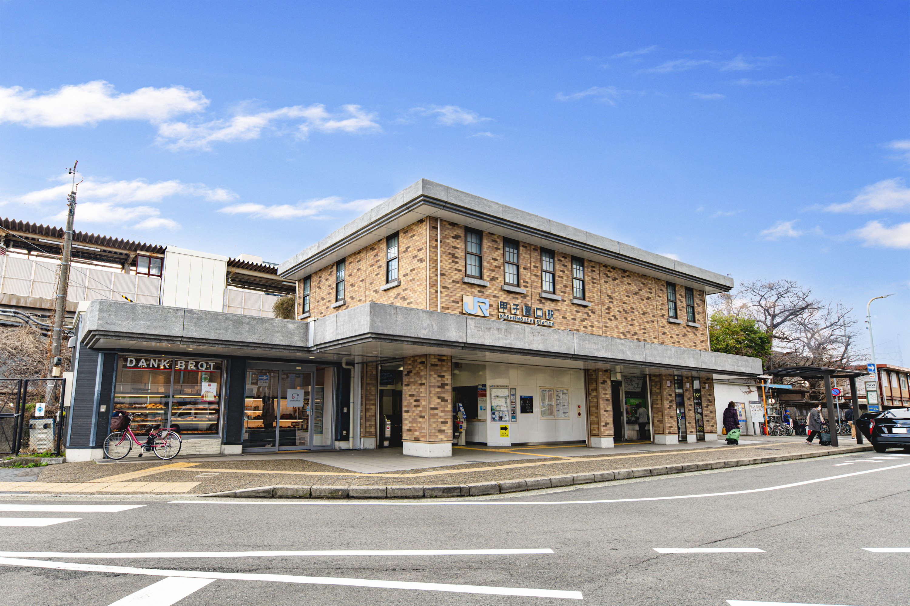 JR東海道山陽本線「甲子園口」駅（約2270m）