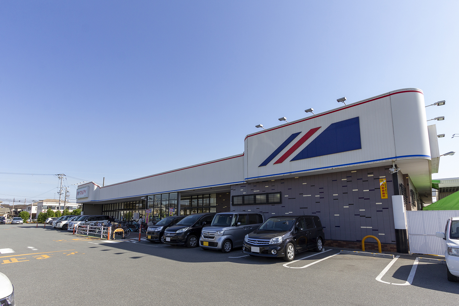 マルアイ一色店・・・徒歩約3～4分(約240～290ｍ)