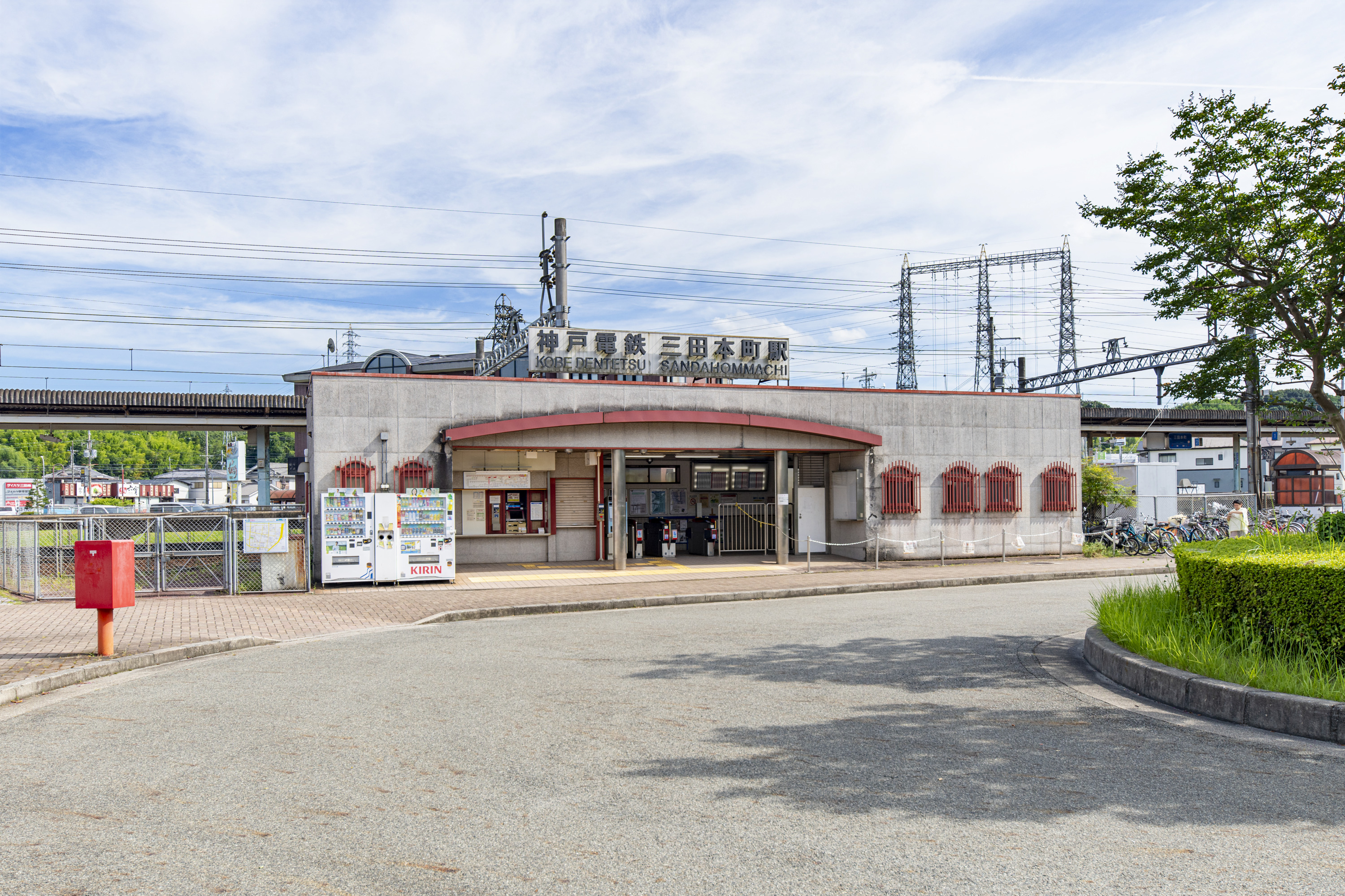 神戸電鉄「三田本町」駅（約450～470m）