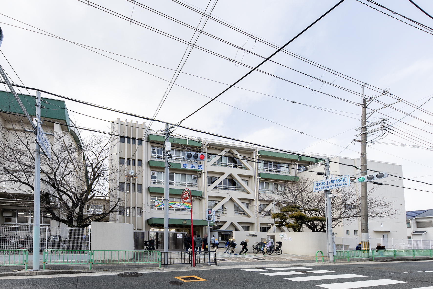 中津小学校（約130m）