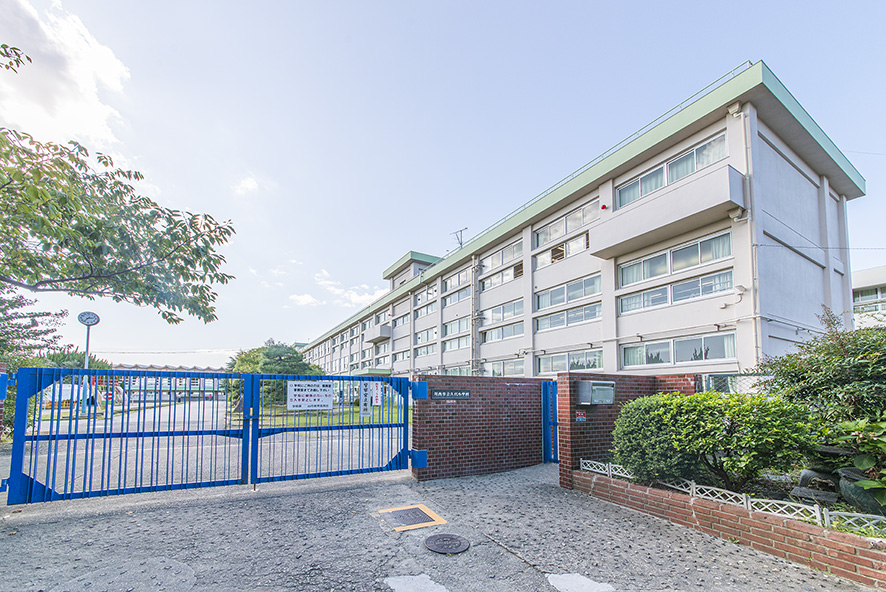 久代小学校（約900m）