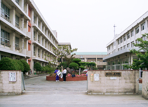 二見中学校　徒歩約23分