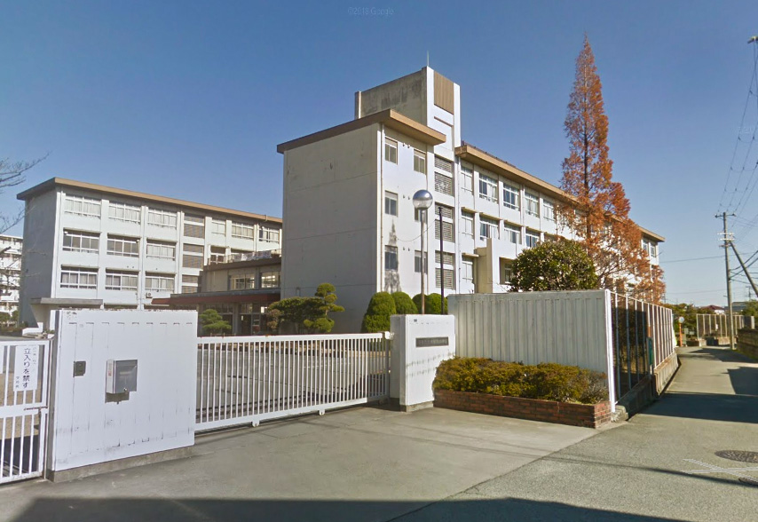 伊保南小学校・・・徒歩約8分(600ｍ)