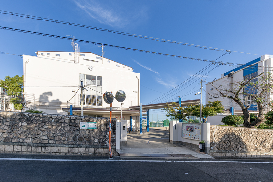 住吉中学校（約230m）