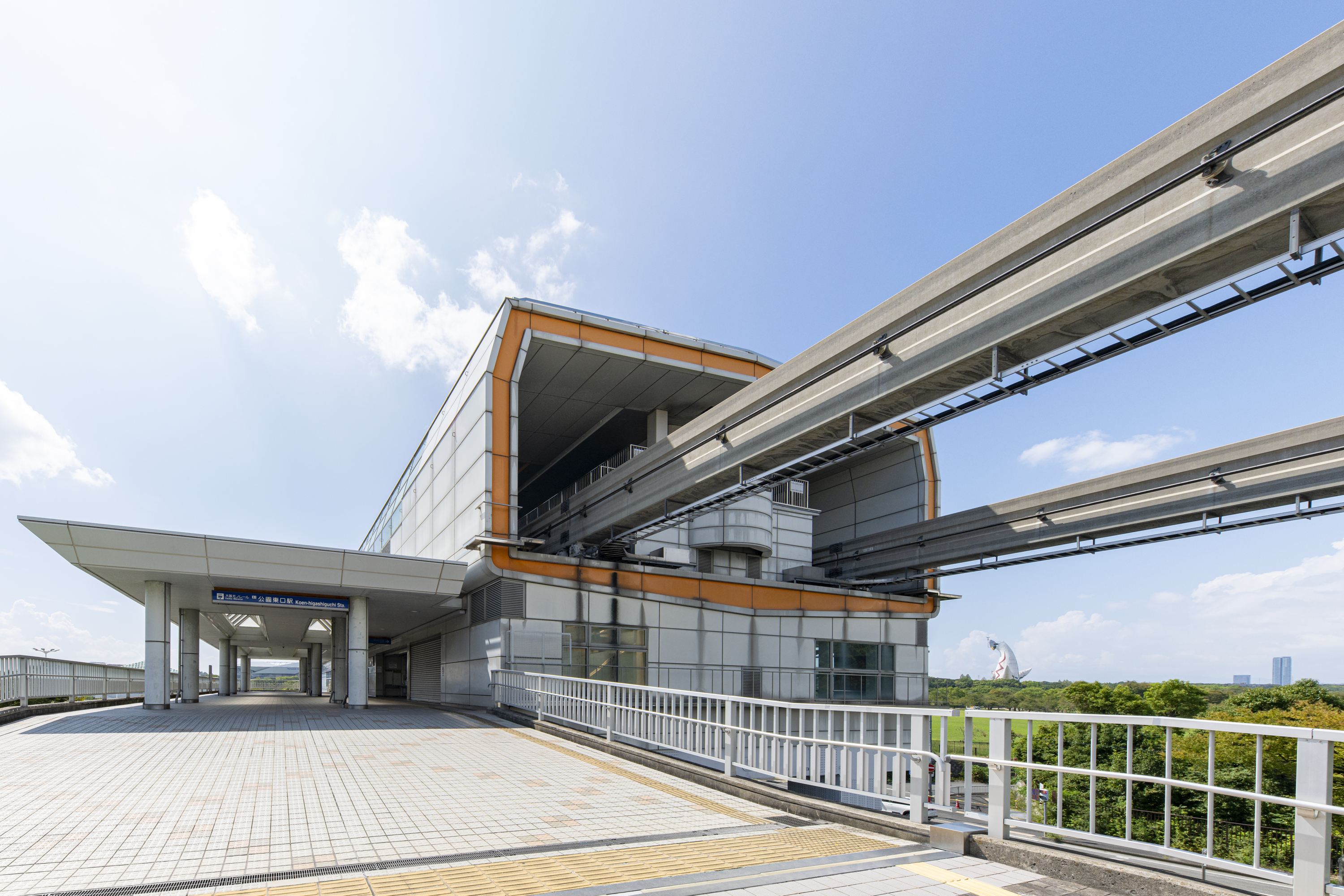 大阪モノレール「公園東口」駅（約850～890m）