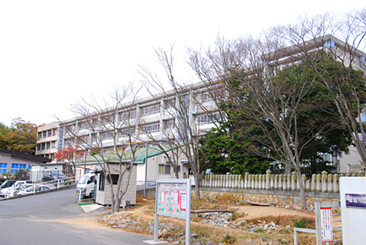 別所小学校　徒歩約4～5分