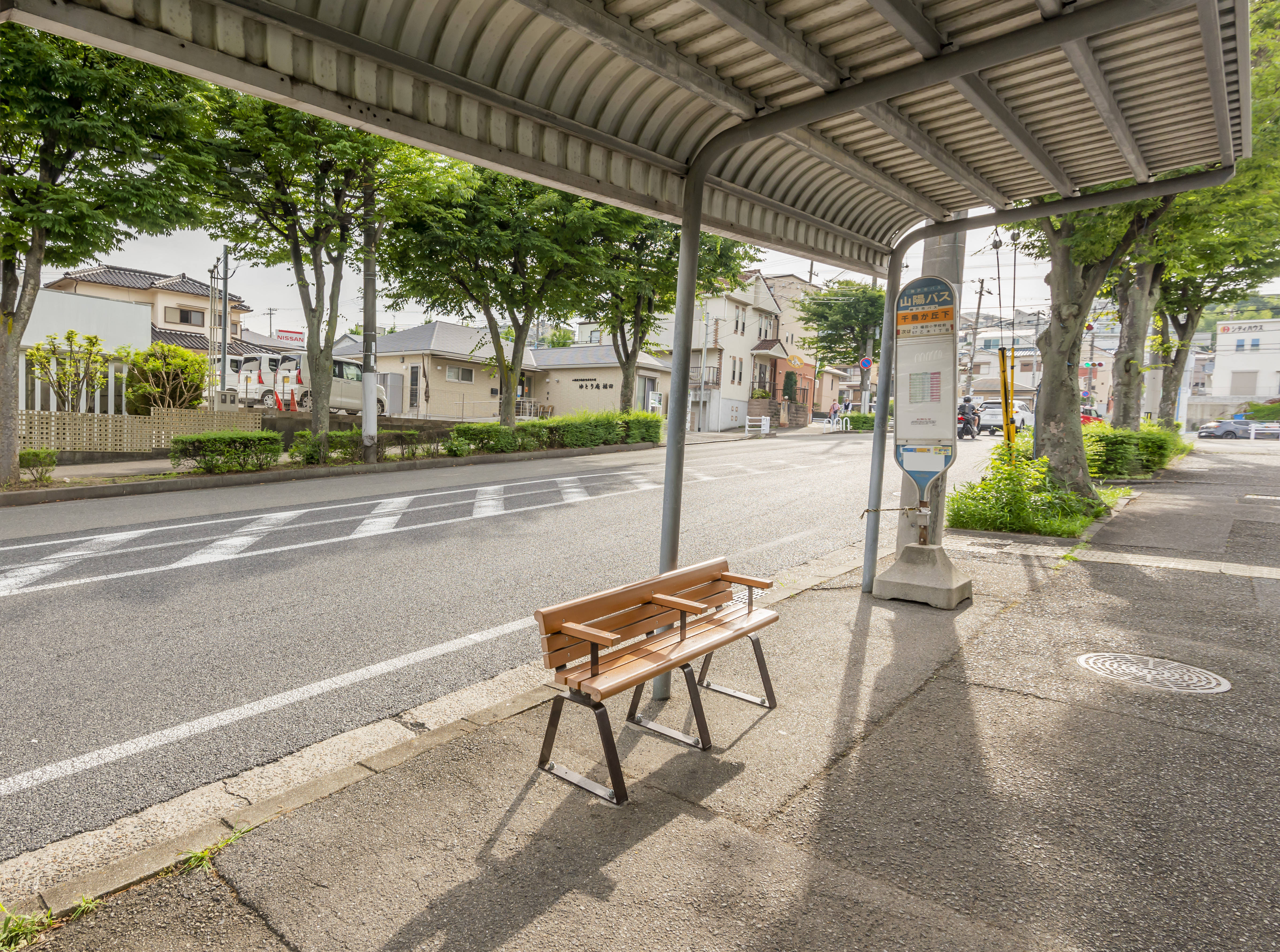 「千鳥ヶ丘下」バス停（約260ｍ～280ｍ）