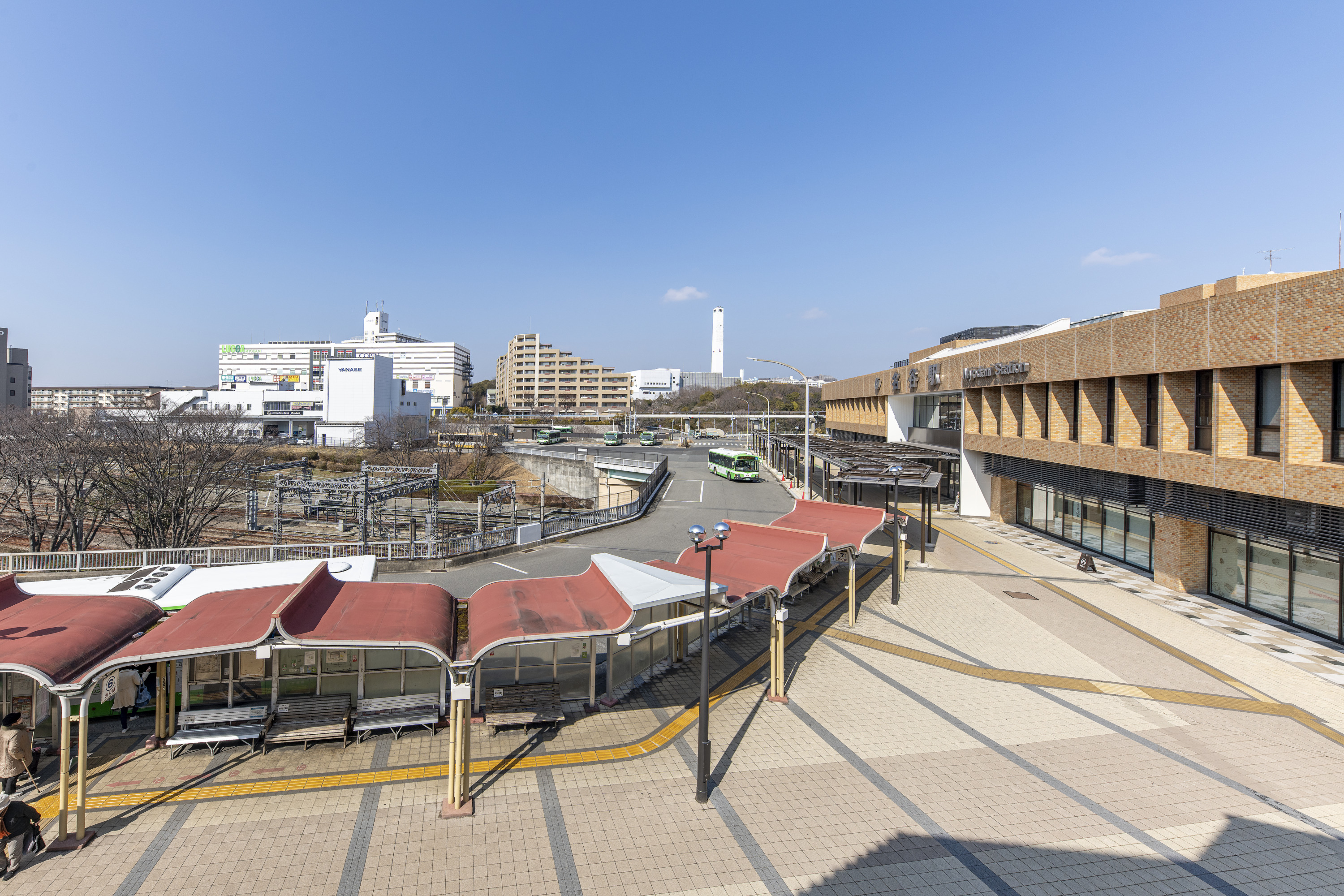 神戸市営地下鉄西神・山手線「名谷」駅（約2100～2115m）