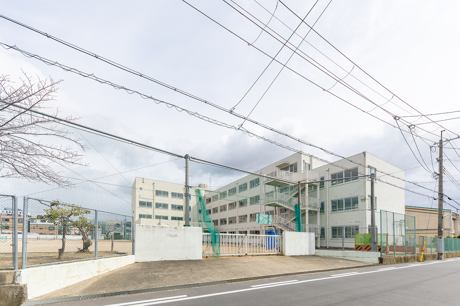 市立城南中学校（約350ｍ）