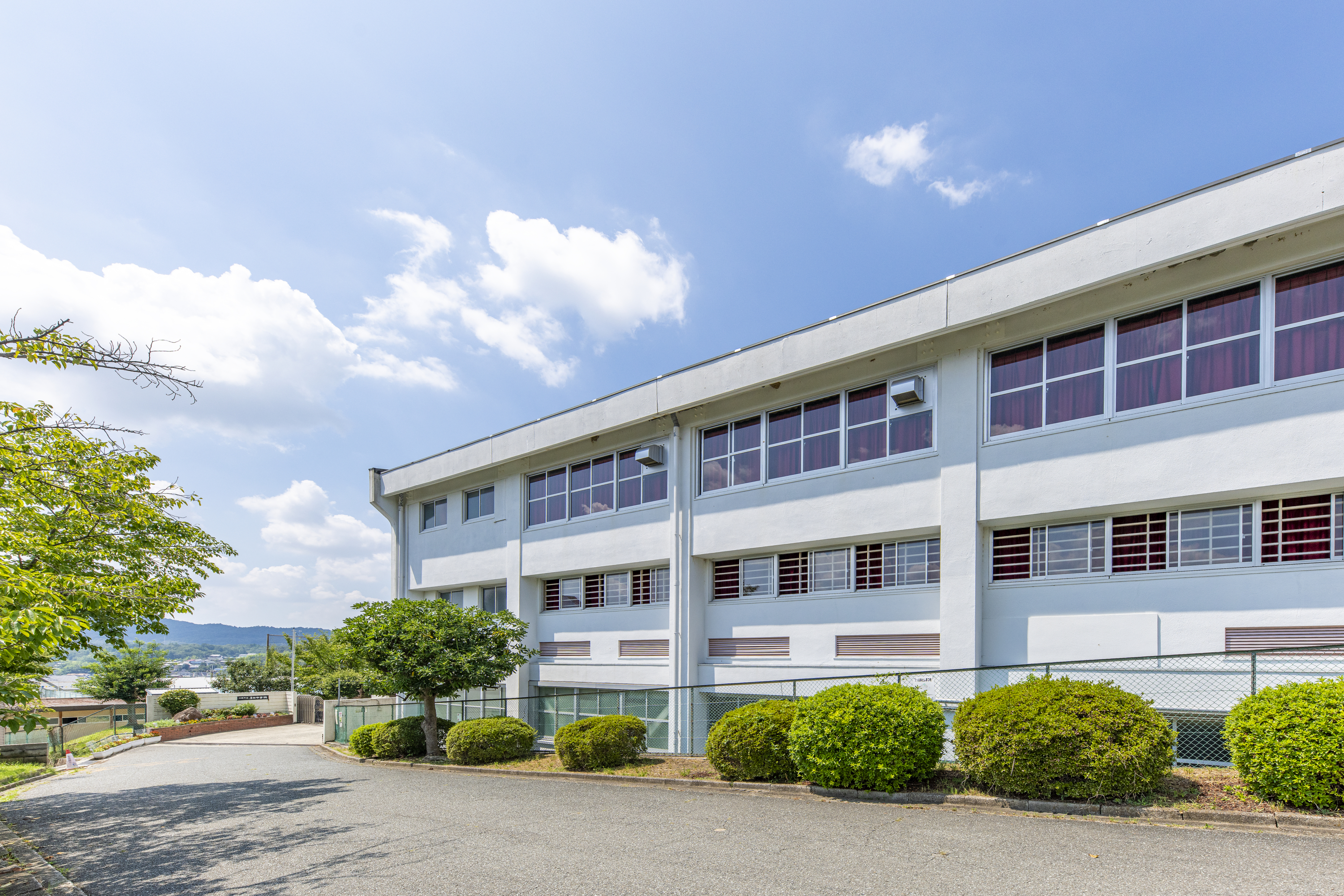 多田中学校（約1330m）