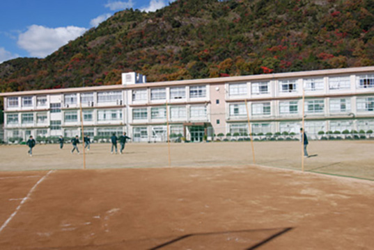 夢前中学校　徒歩約10分