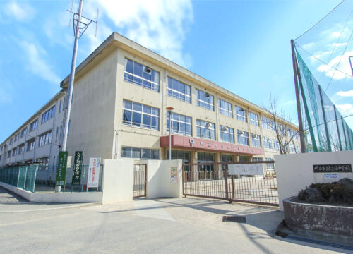 大久保中学校　徒歩約6分