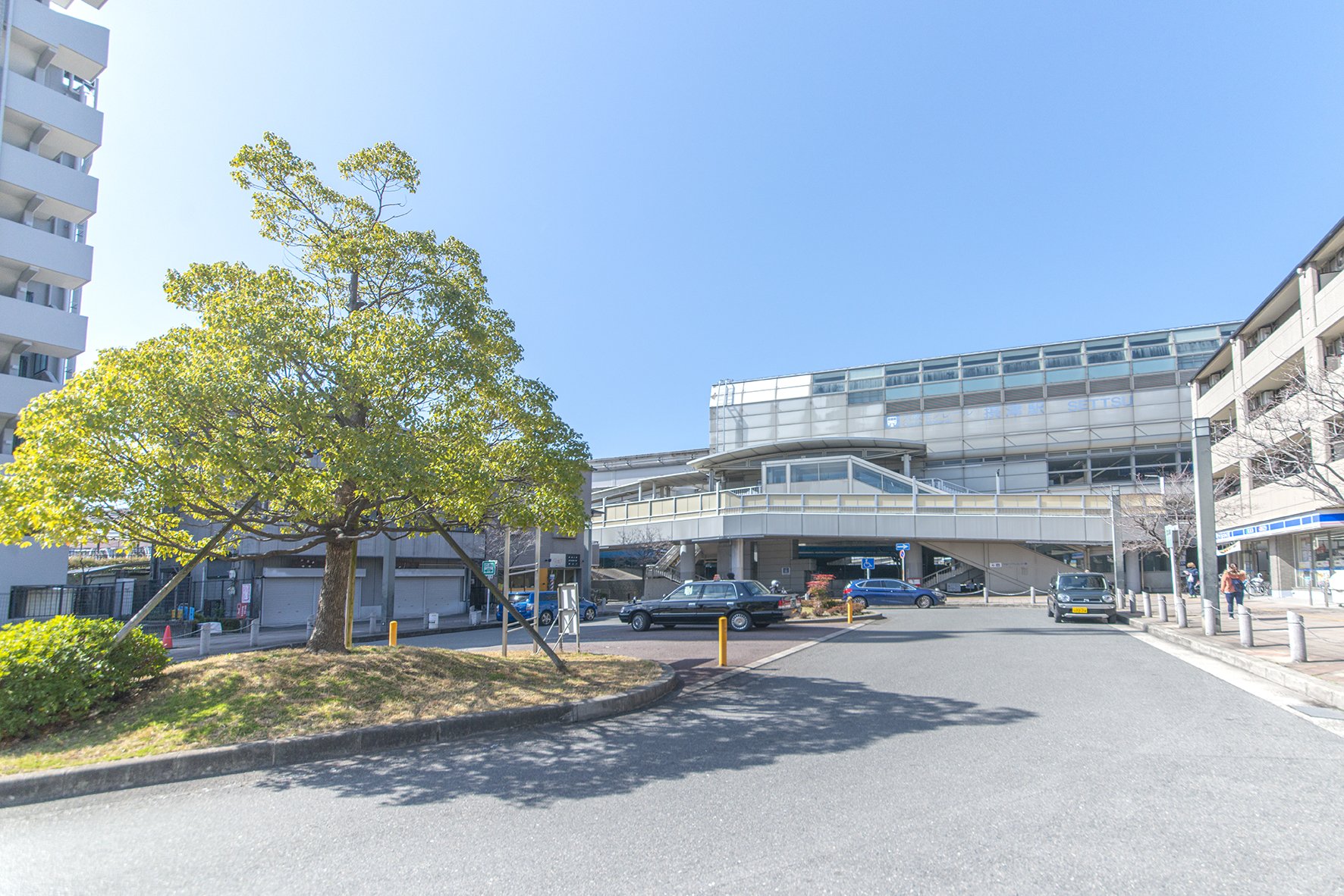 大阪モノレール「摂津」駅（約1300ｍ）
