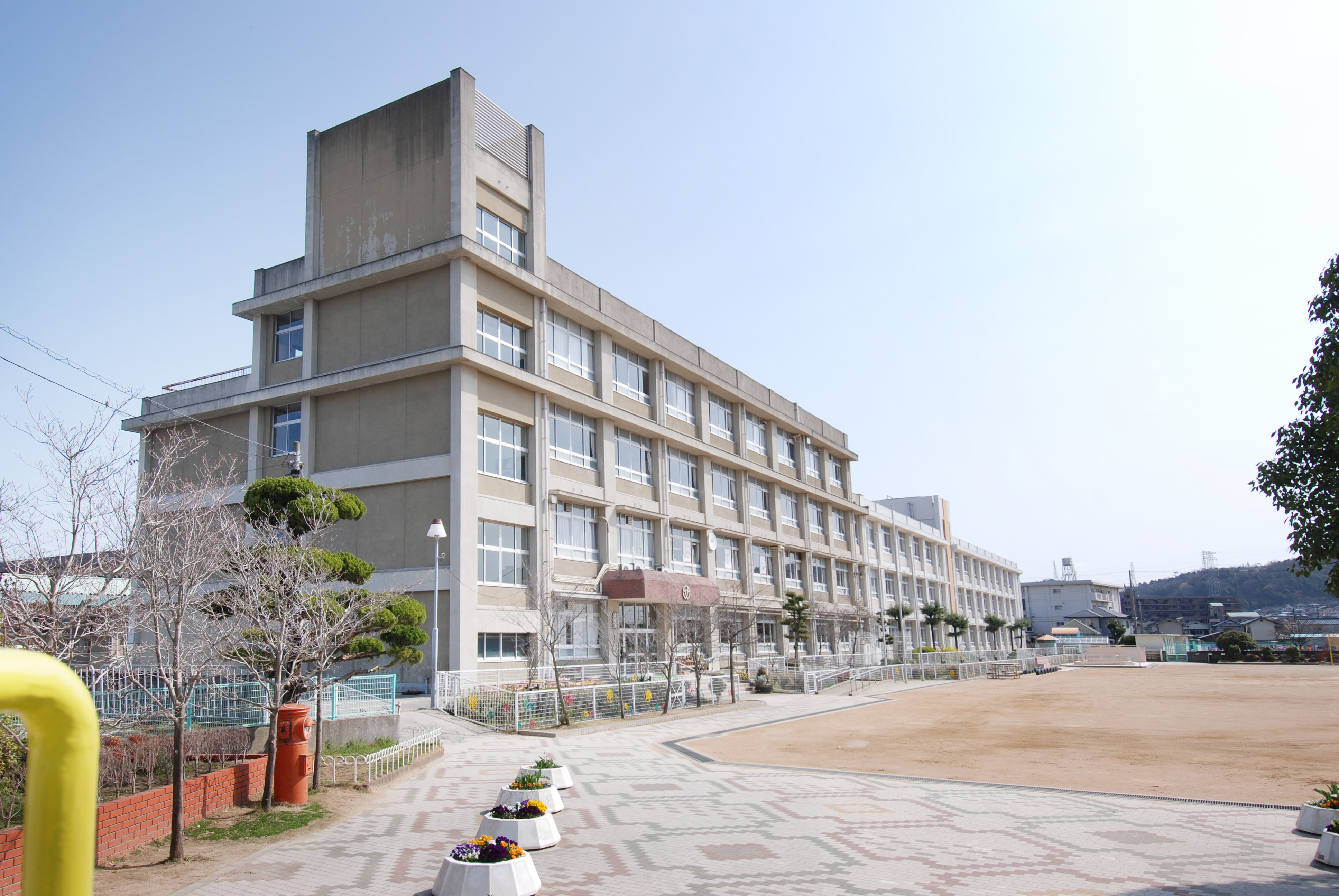 スマイルタウン安室小学校前2