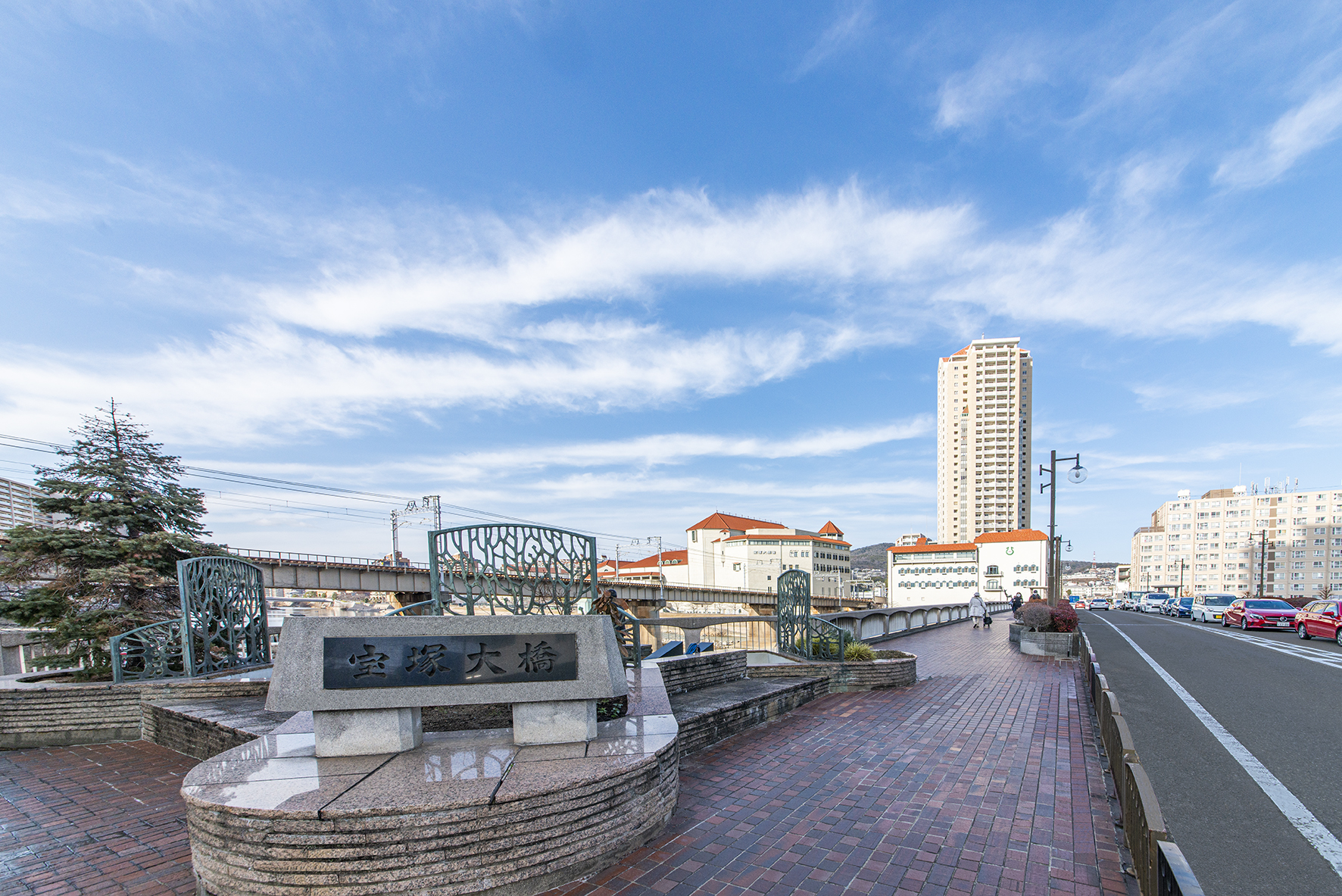 宝塚大劇場（約1680m）
