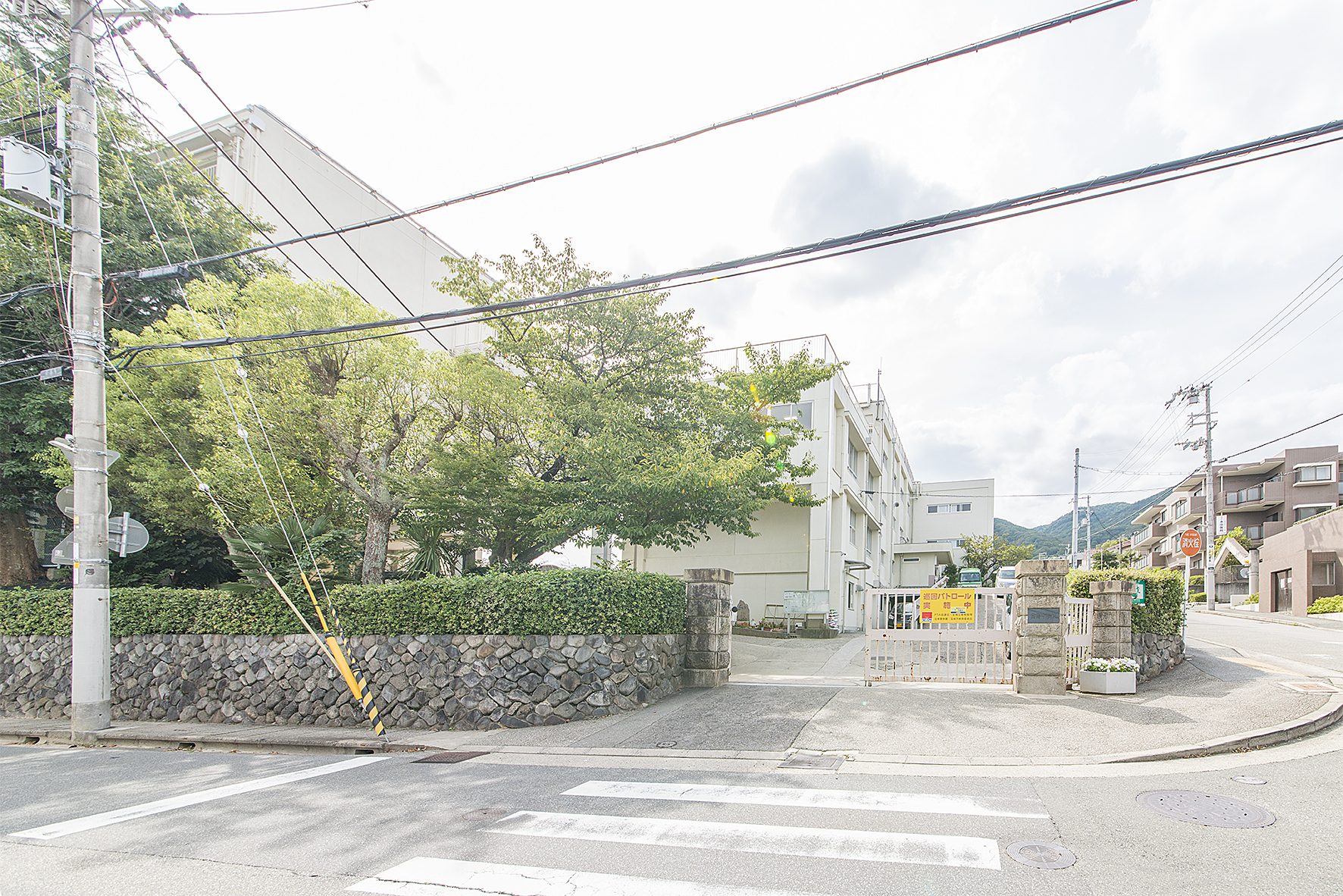 宝梅中学校（約780m）