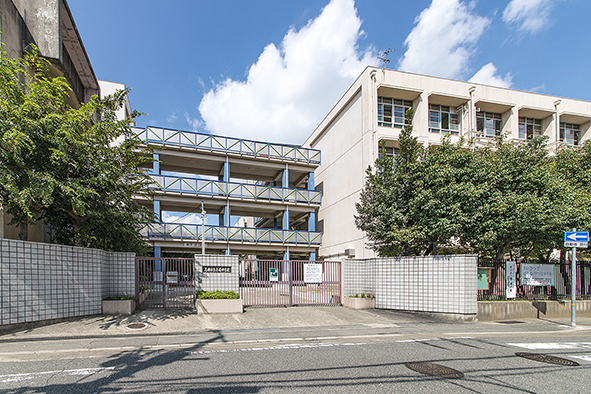 小園中学校（約700m）
