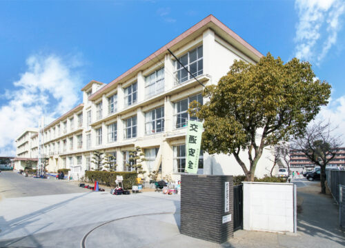 山手小学校　徒歩約9分