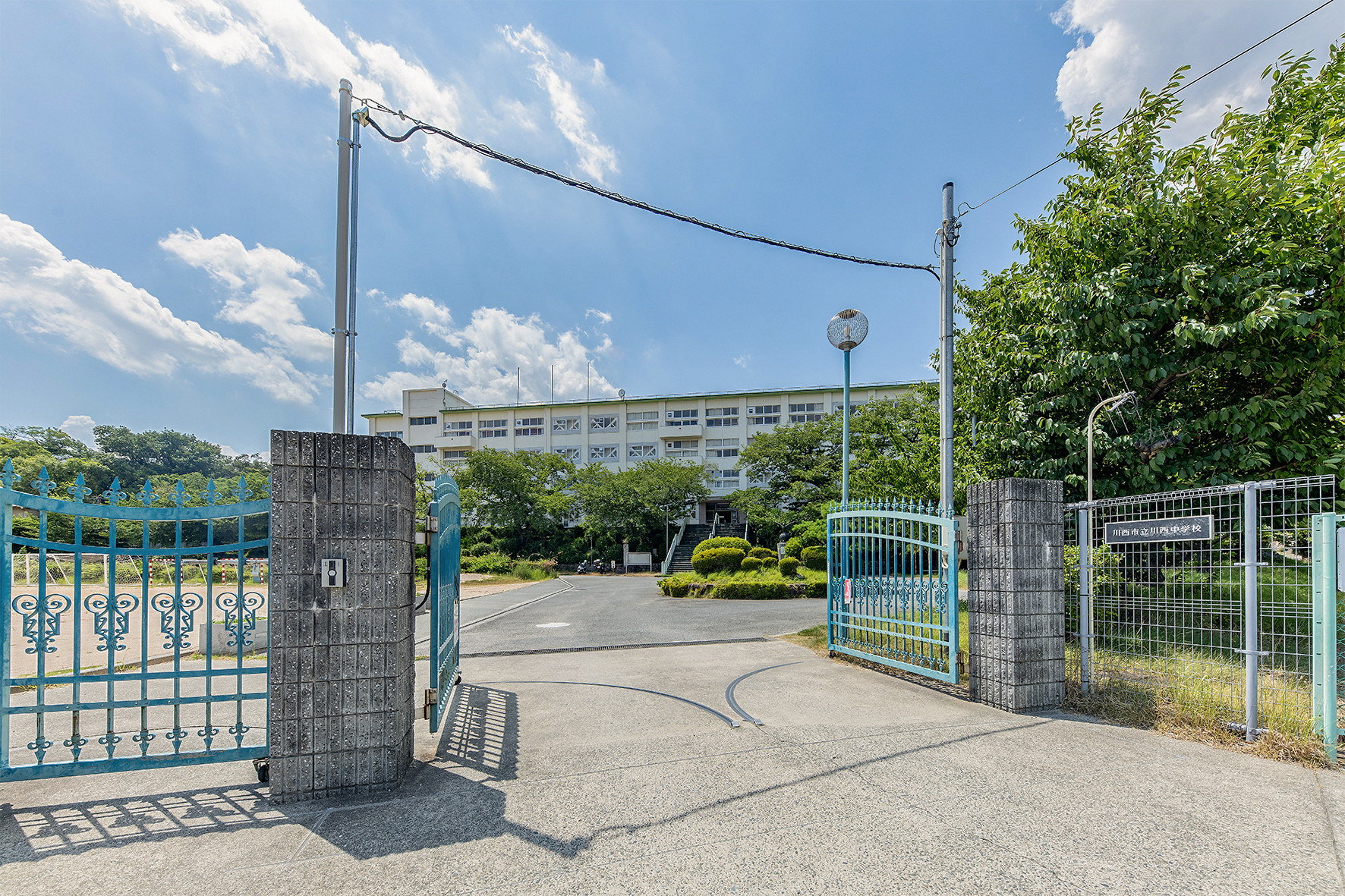 川西中学校（約110m）