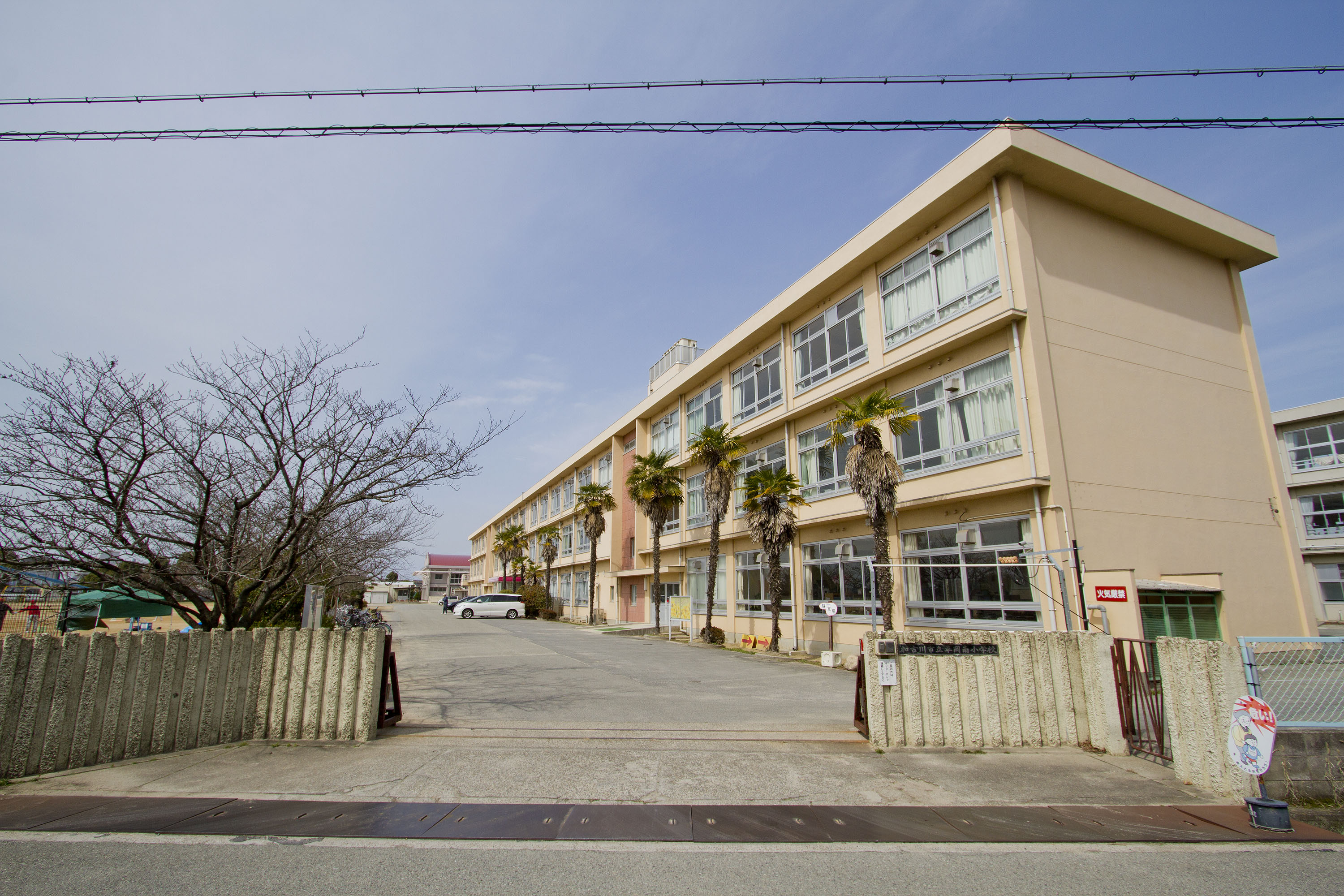 平岡南小学校・・・徒歩約12分～16分