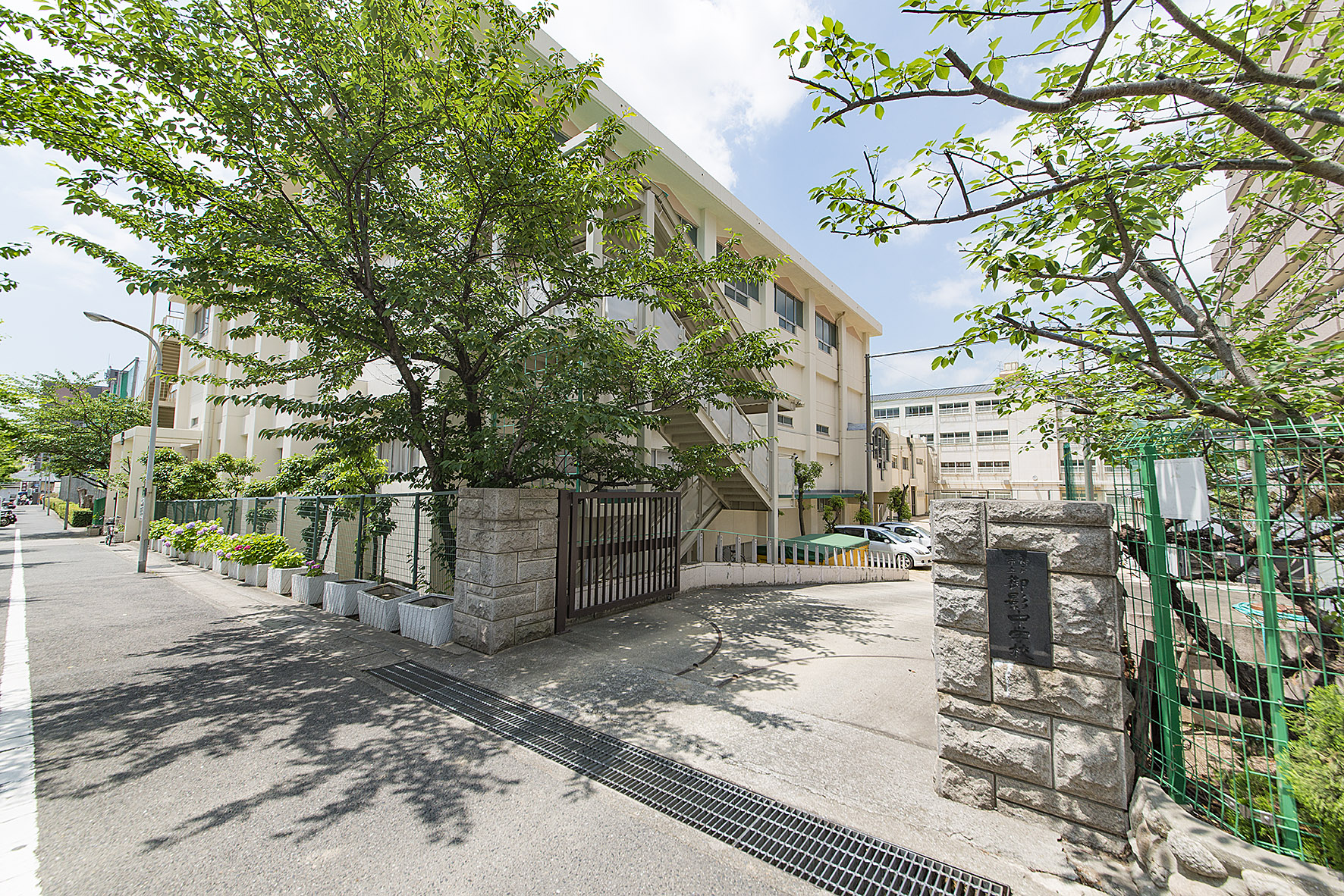 市立御影中学校（約340m）