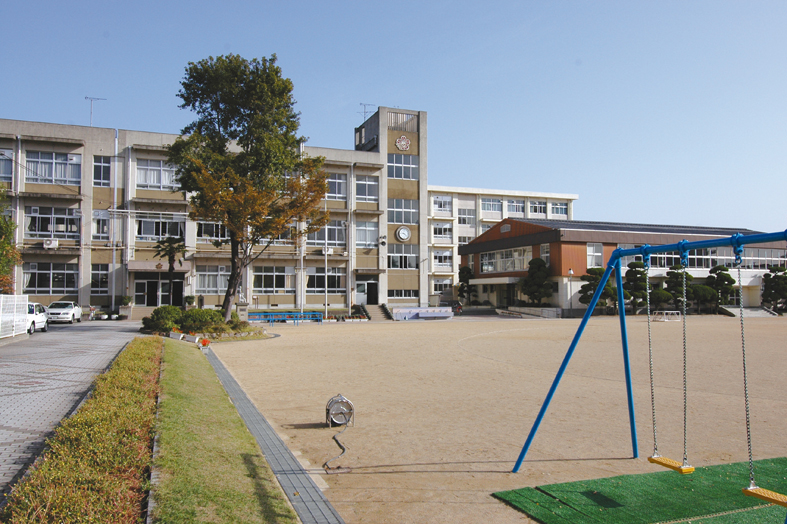 手柄小学校／徒歩約10分