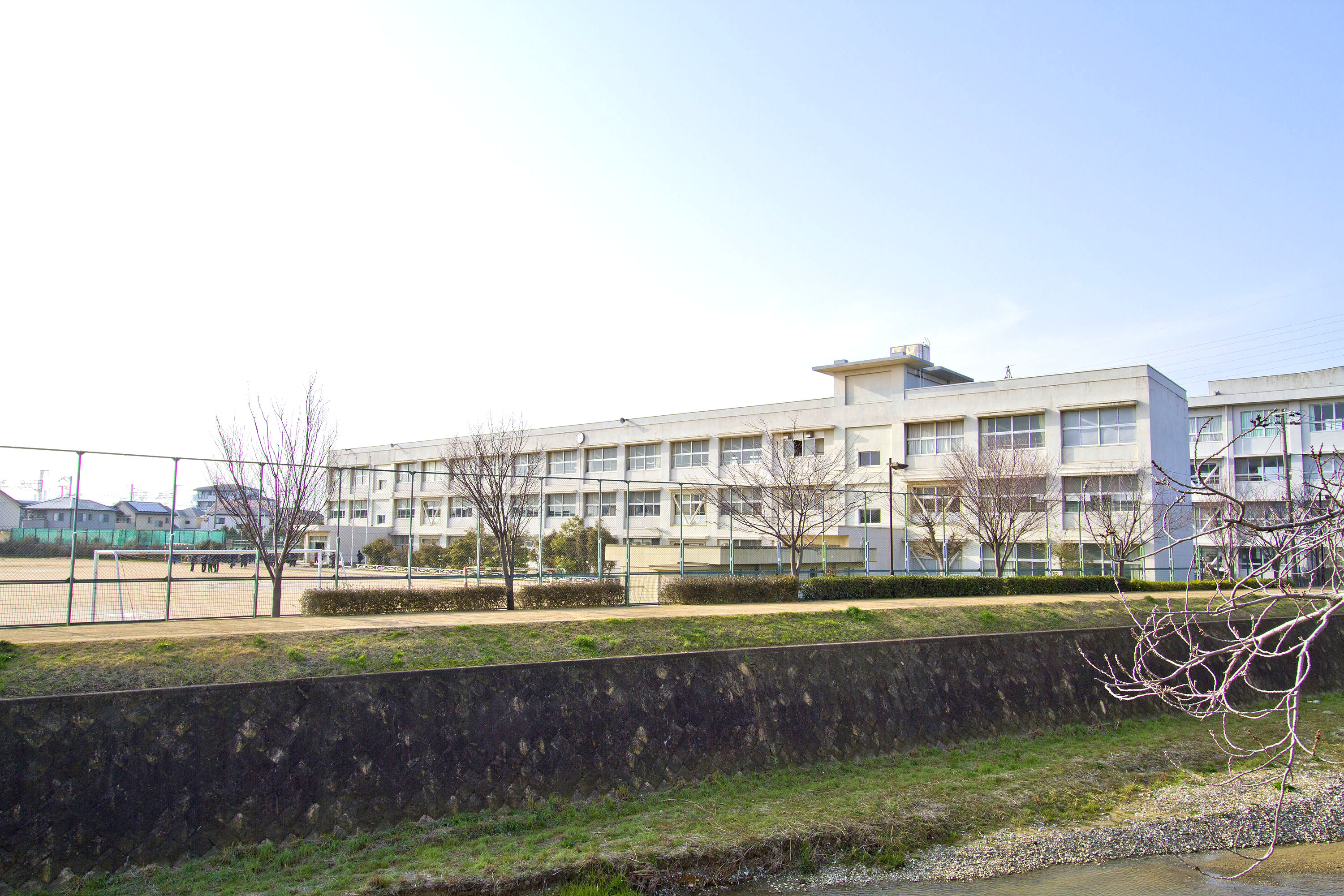 播磨町立播磨中学校　徒歩約13分