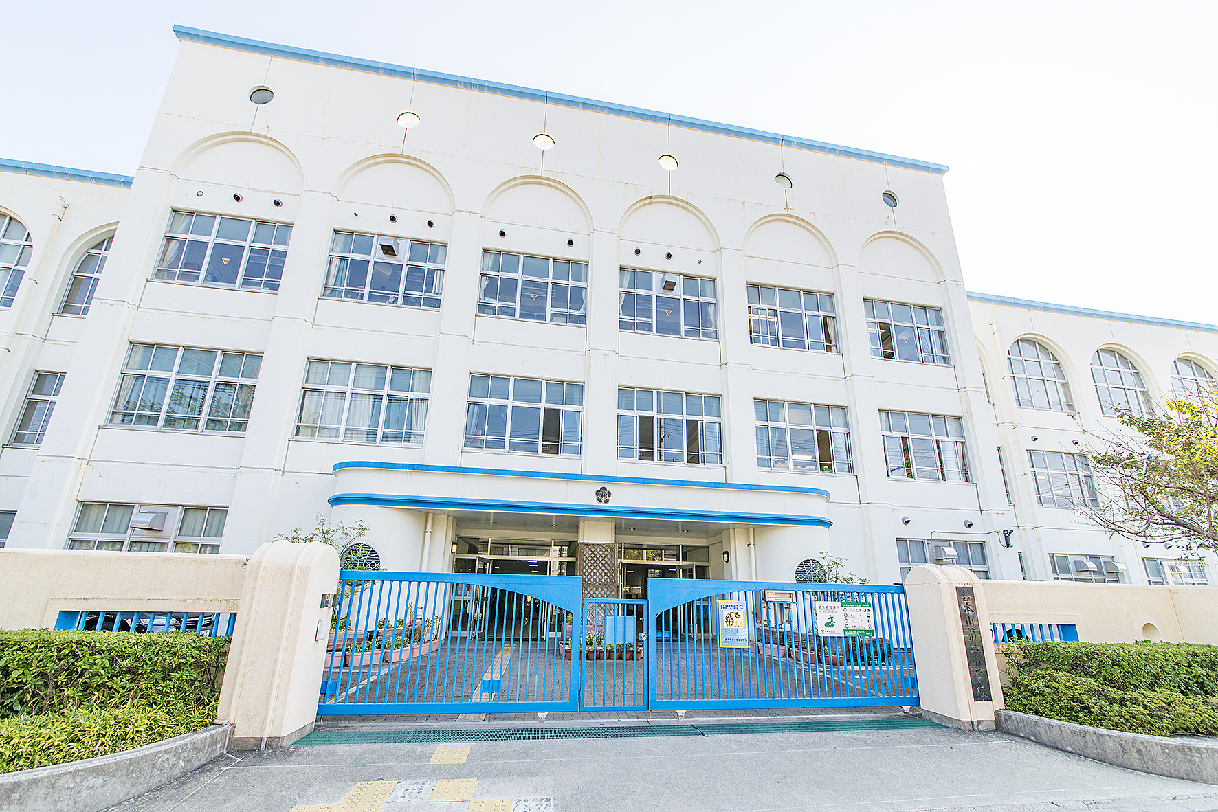 本山第二小学校（約300m）