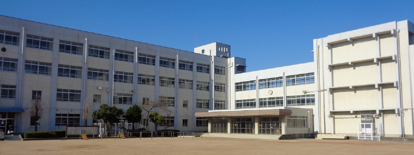 東小学校