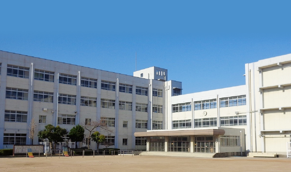 東小学校　徒歩約5分