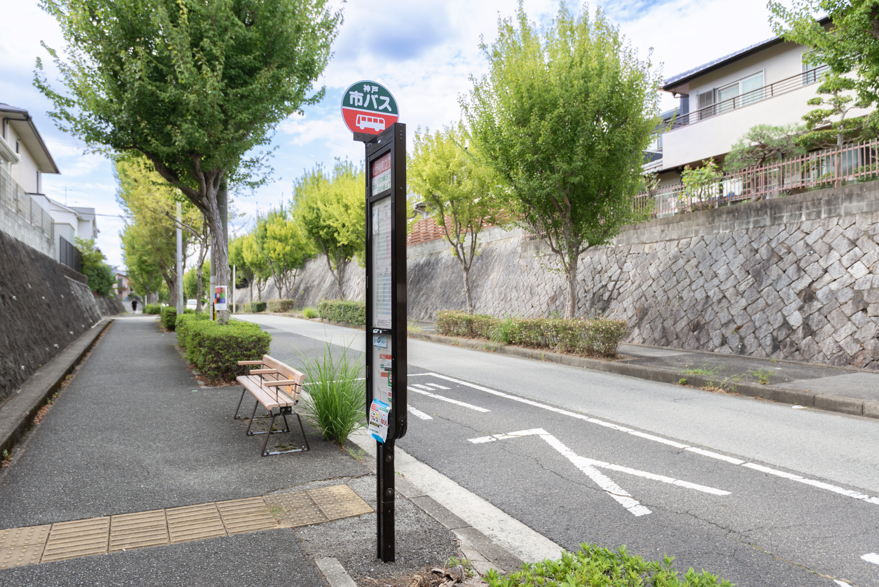 神戸市バス「松が枝町２丁目」バス停（約120ｍ）