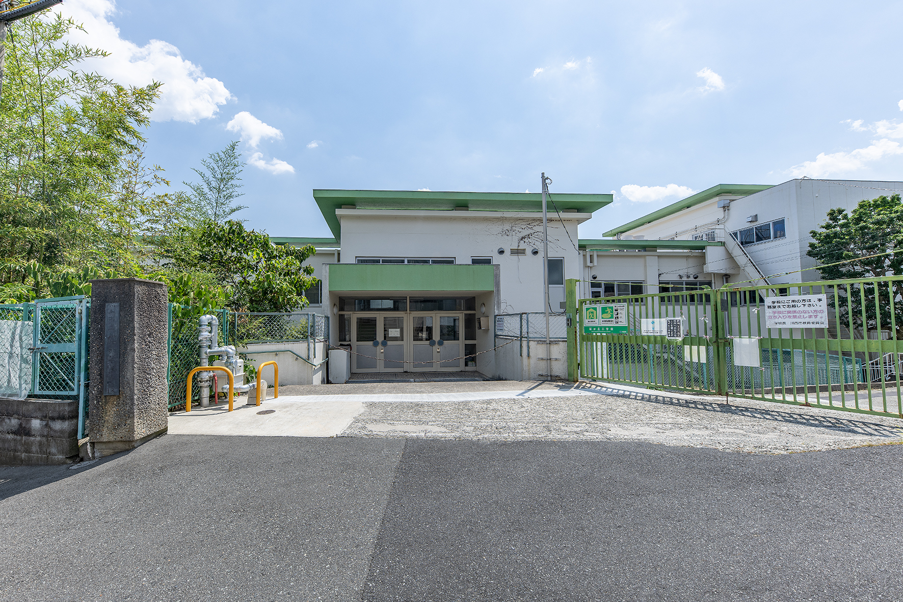 桜が丘小学校（約600m）