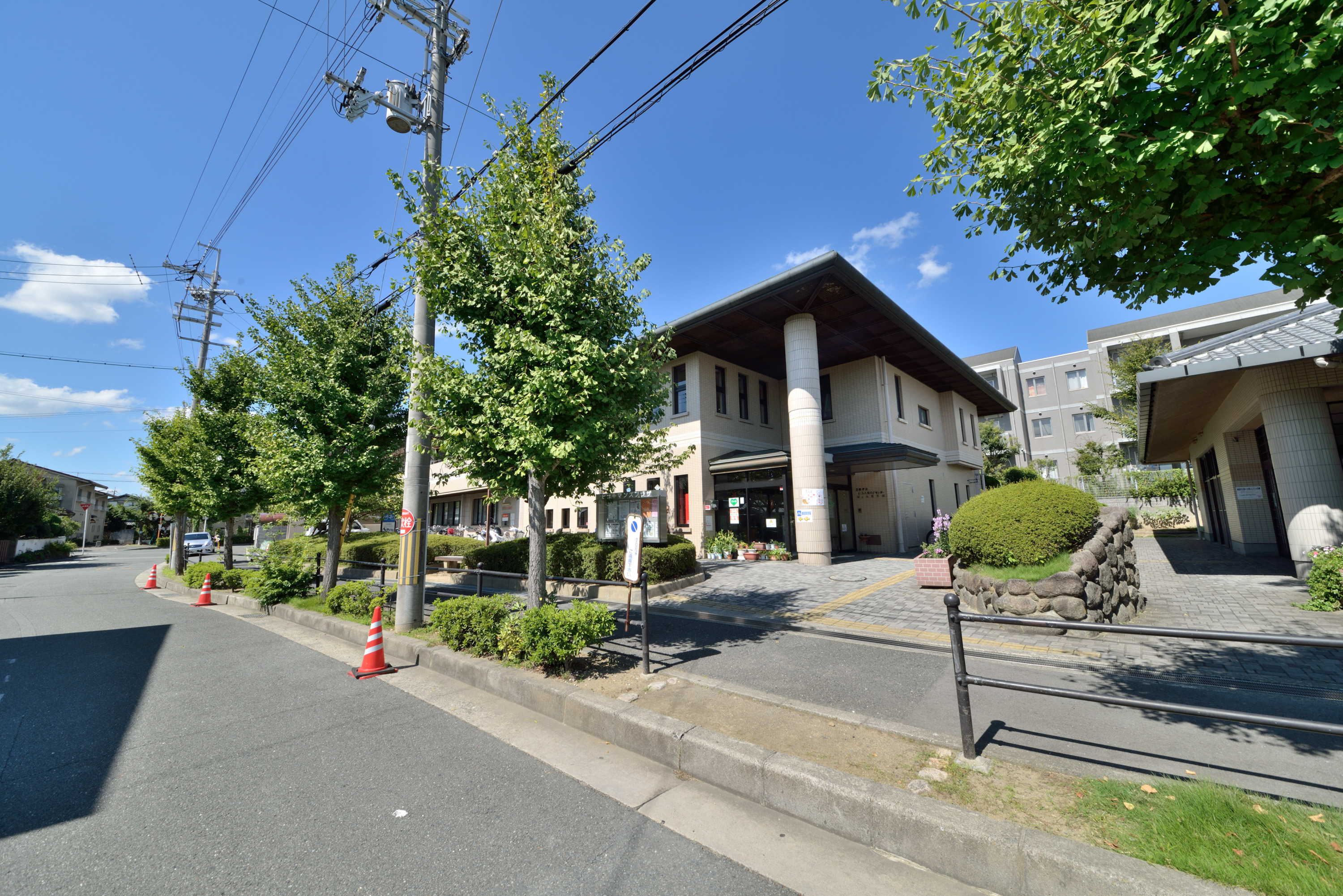 桜ヶ丘図書館（約450ｍ）