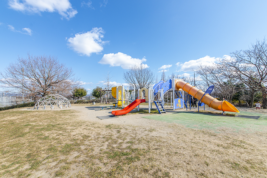 水無瀬川緑地公園（約260ｍ）