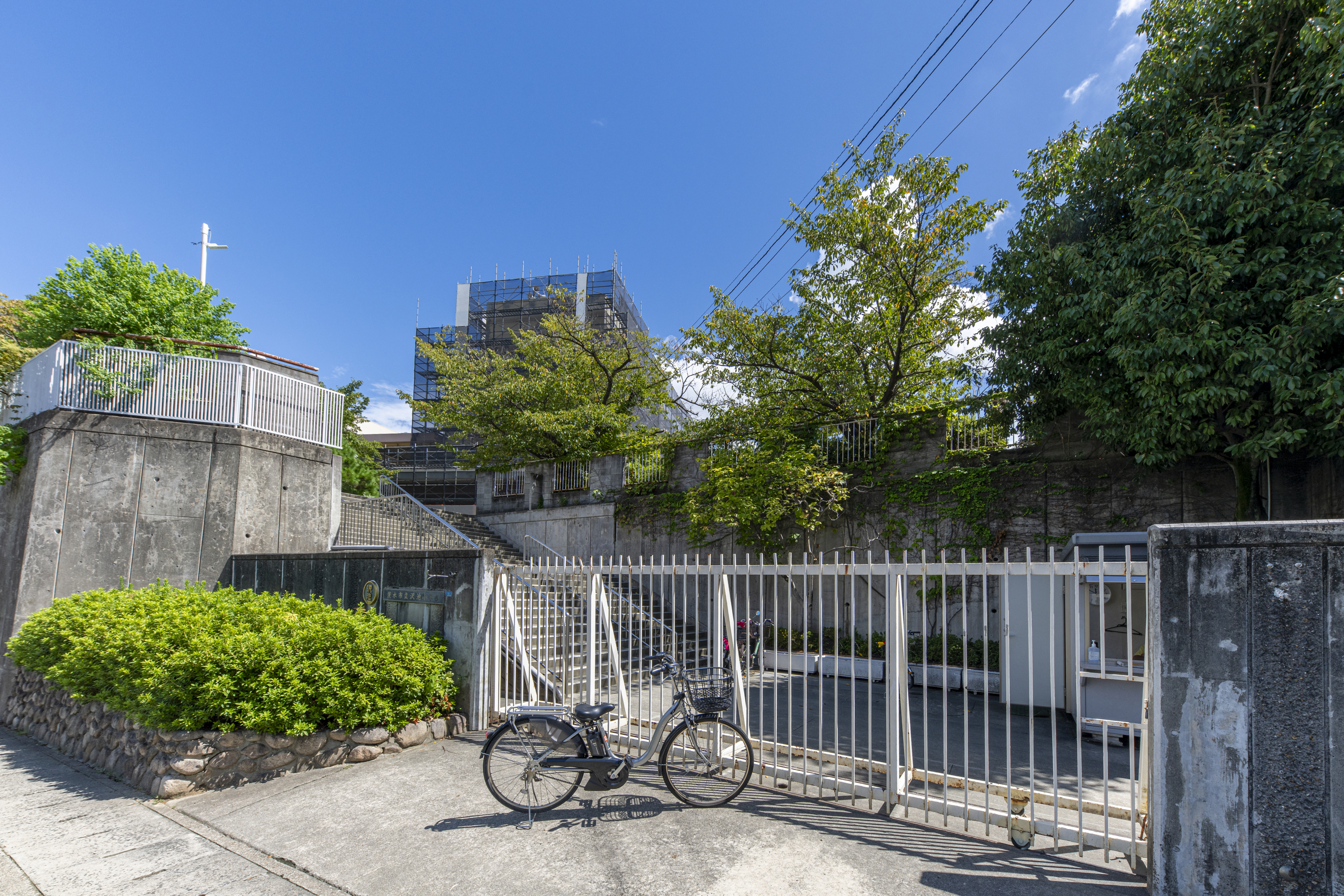 沢池小学校（約1040m）