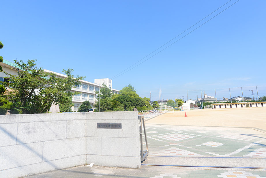 灘中学校・・・徒歩約14分(約1100ｍ)