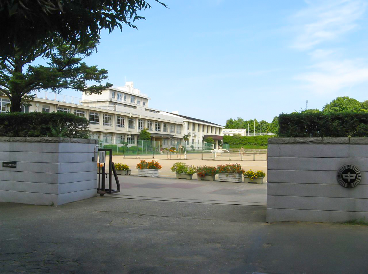 琴陵中学校／徒歩約10分(750ｍ)