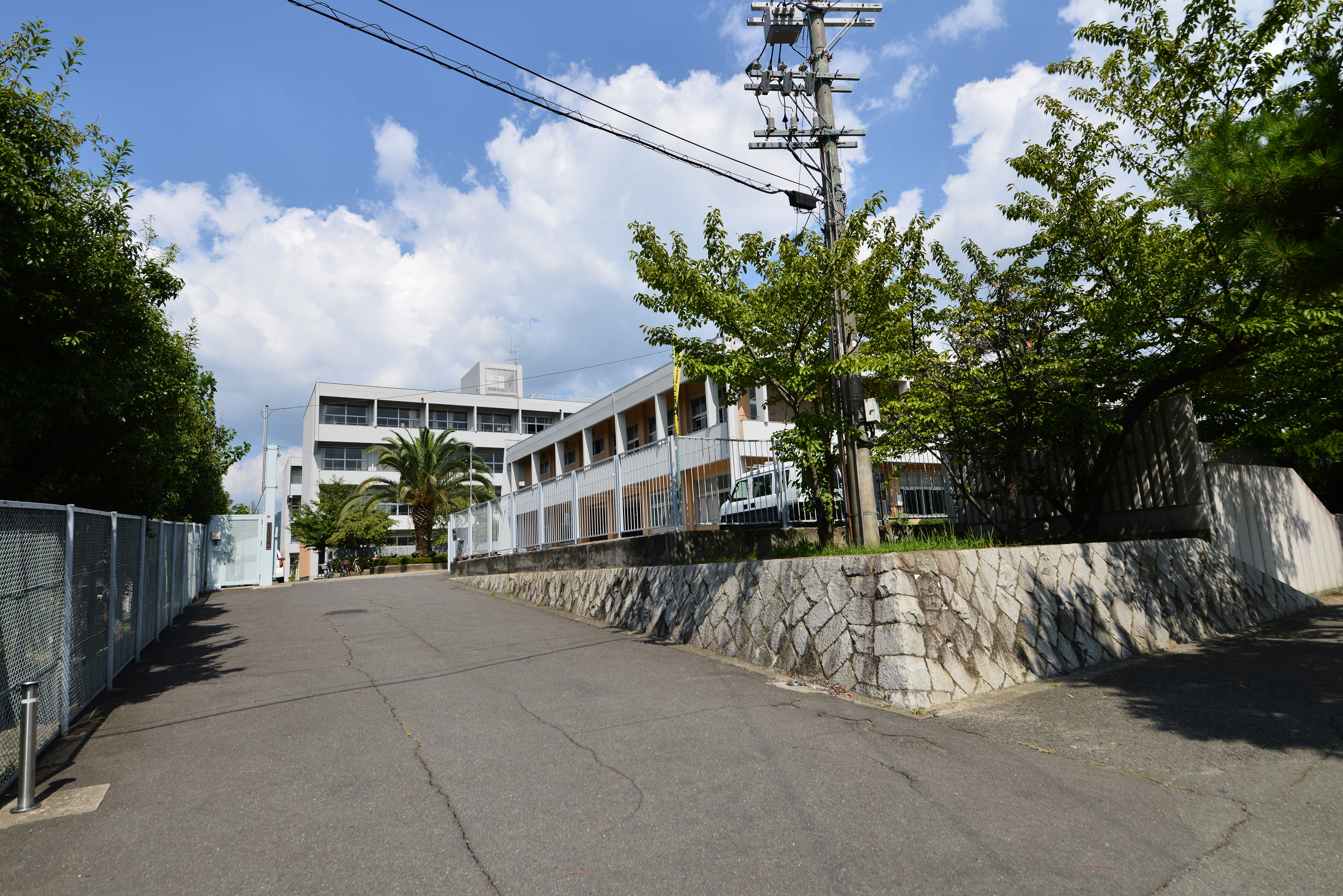 第三中学校（約550m）