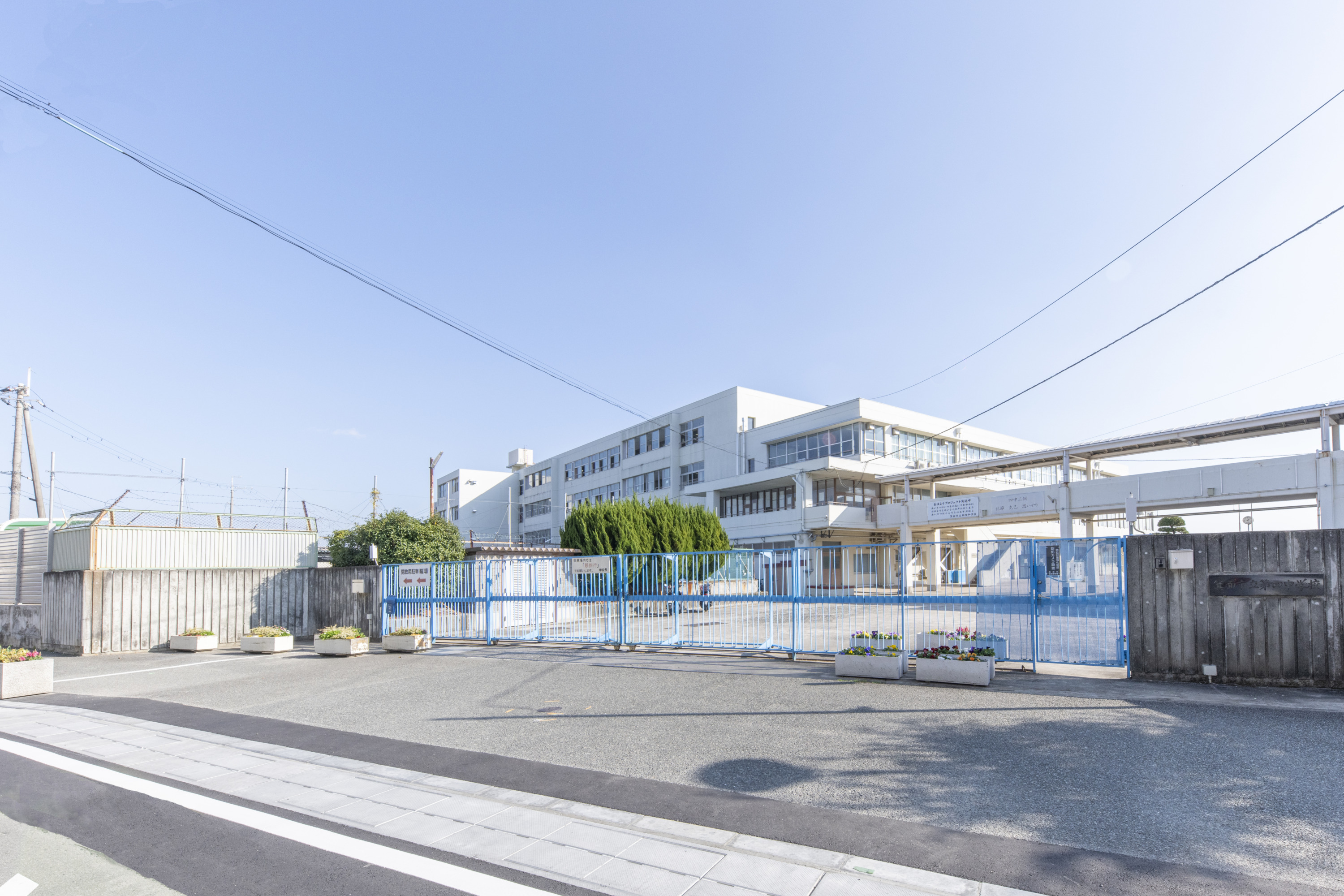 第四中学校（約1000m）