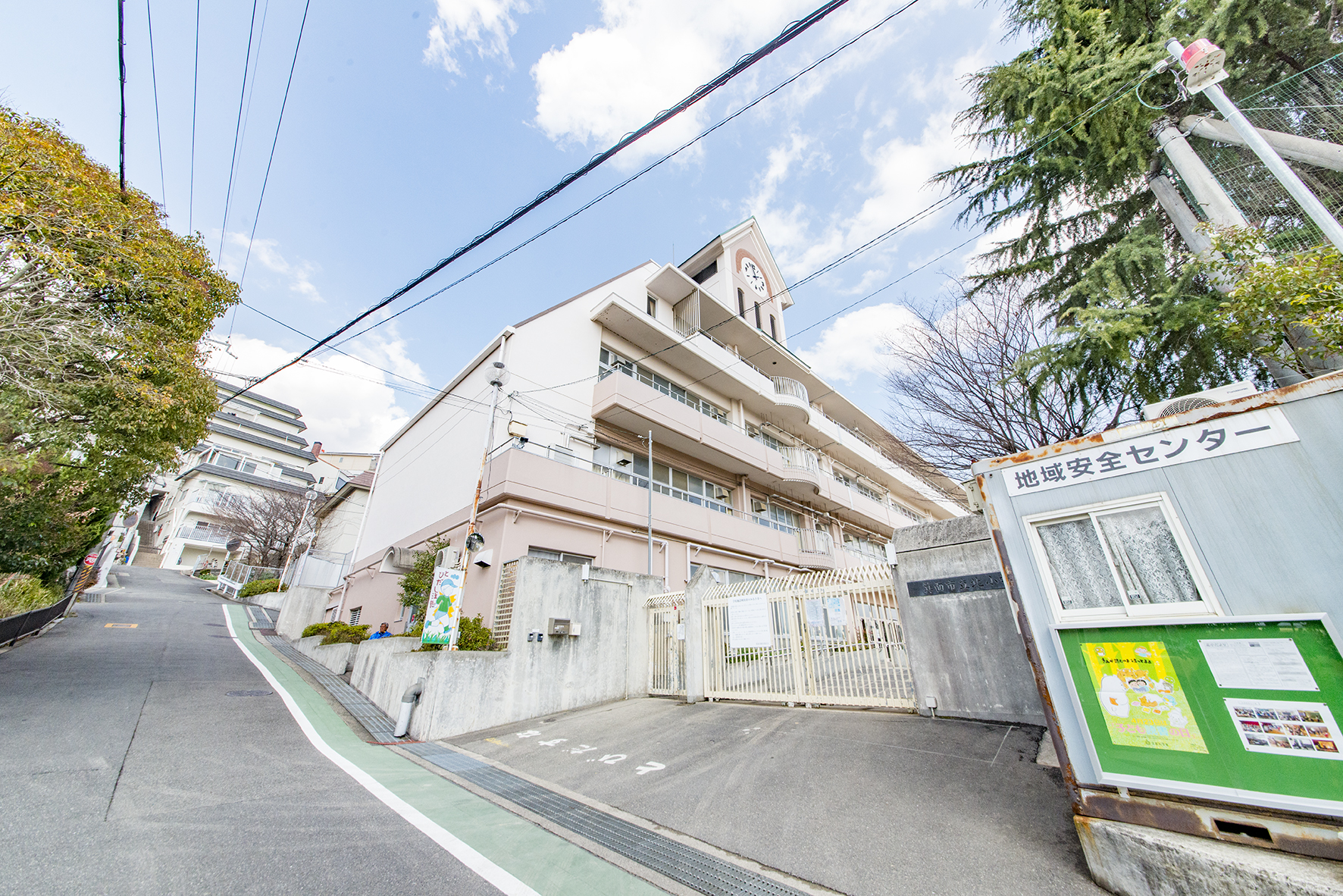 北小学校（約500m）