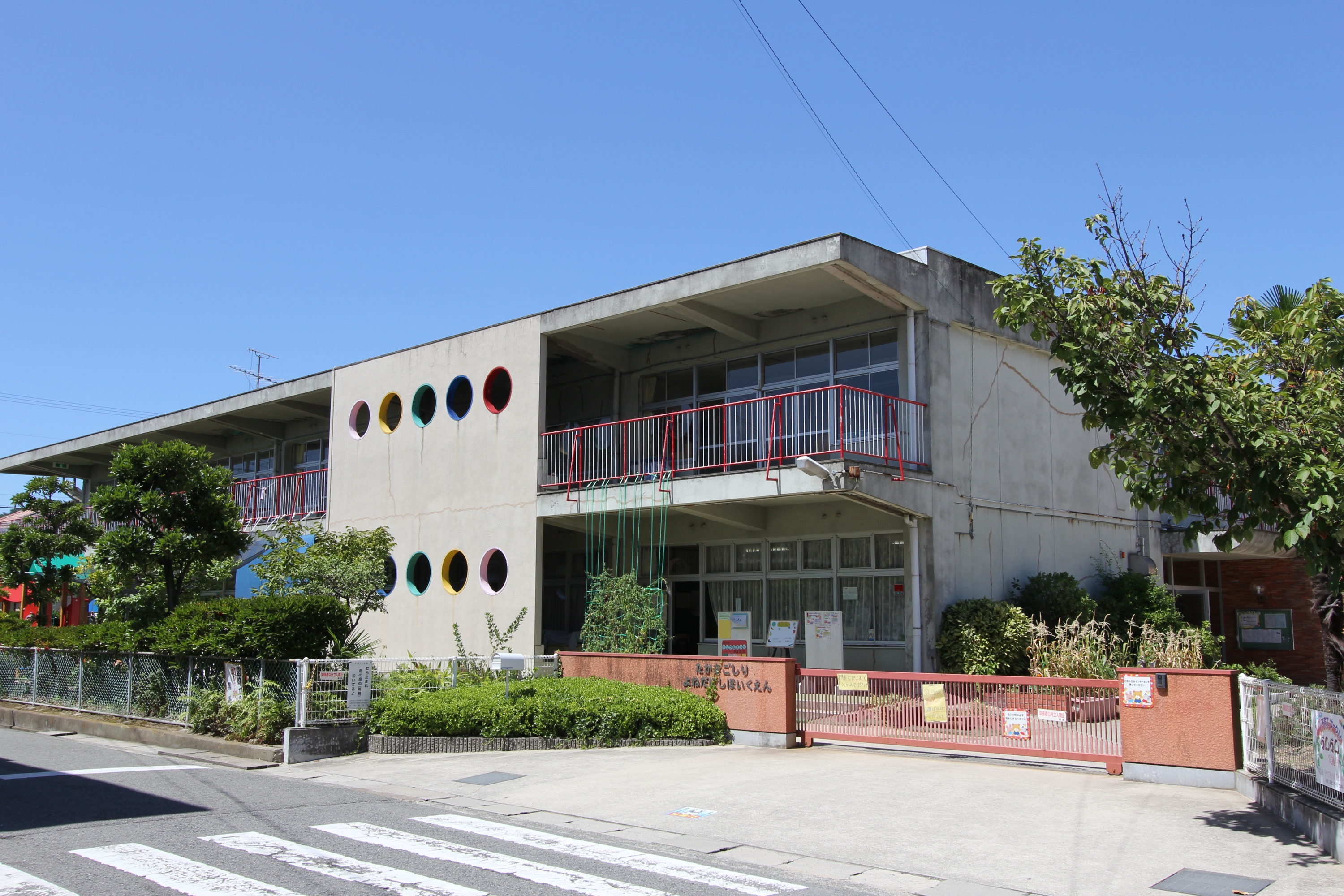 米田西保育園・・・徒歩約6～7分(約450～500ｍ)