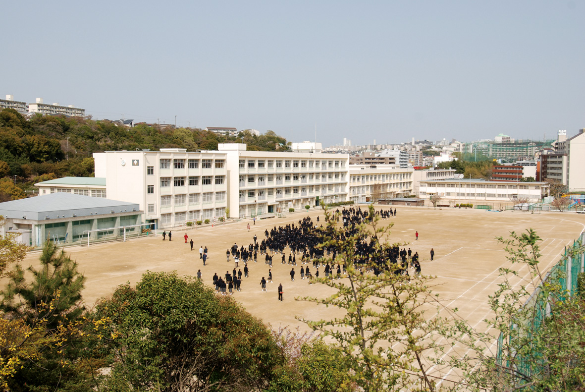 舞子中学校（約830ｍ～850ｍ）