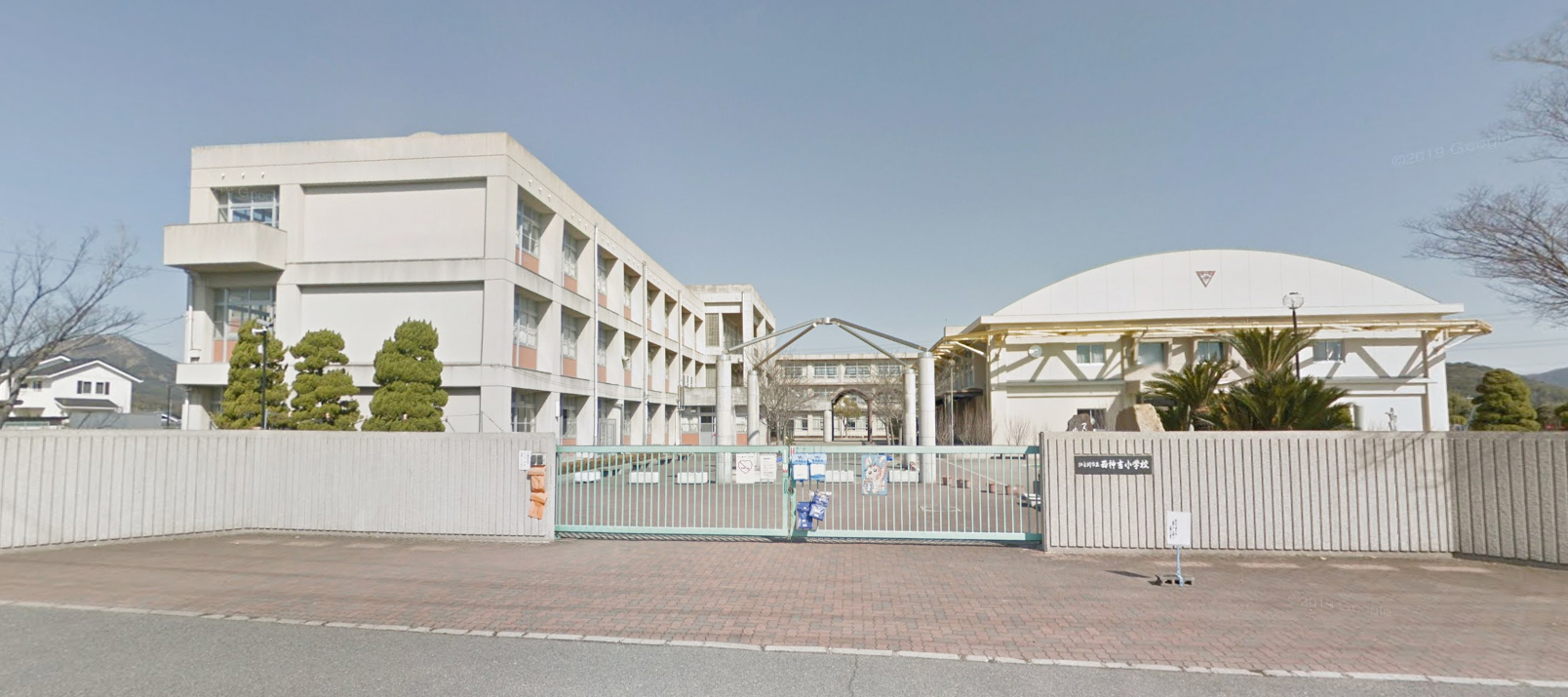 西神吉小学校／徒歩約17分(1300ｍ～1350ｍ)