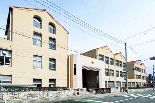 西須磨小学校（約650m）