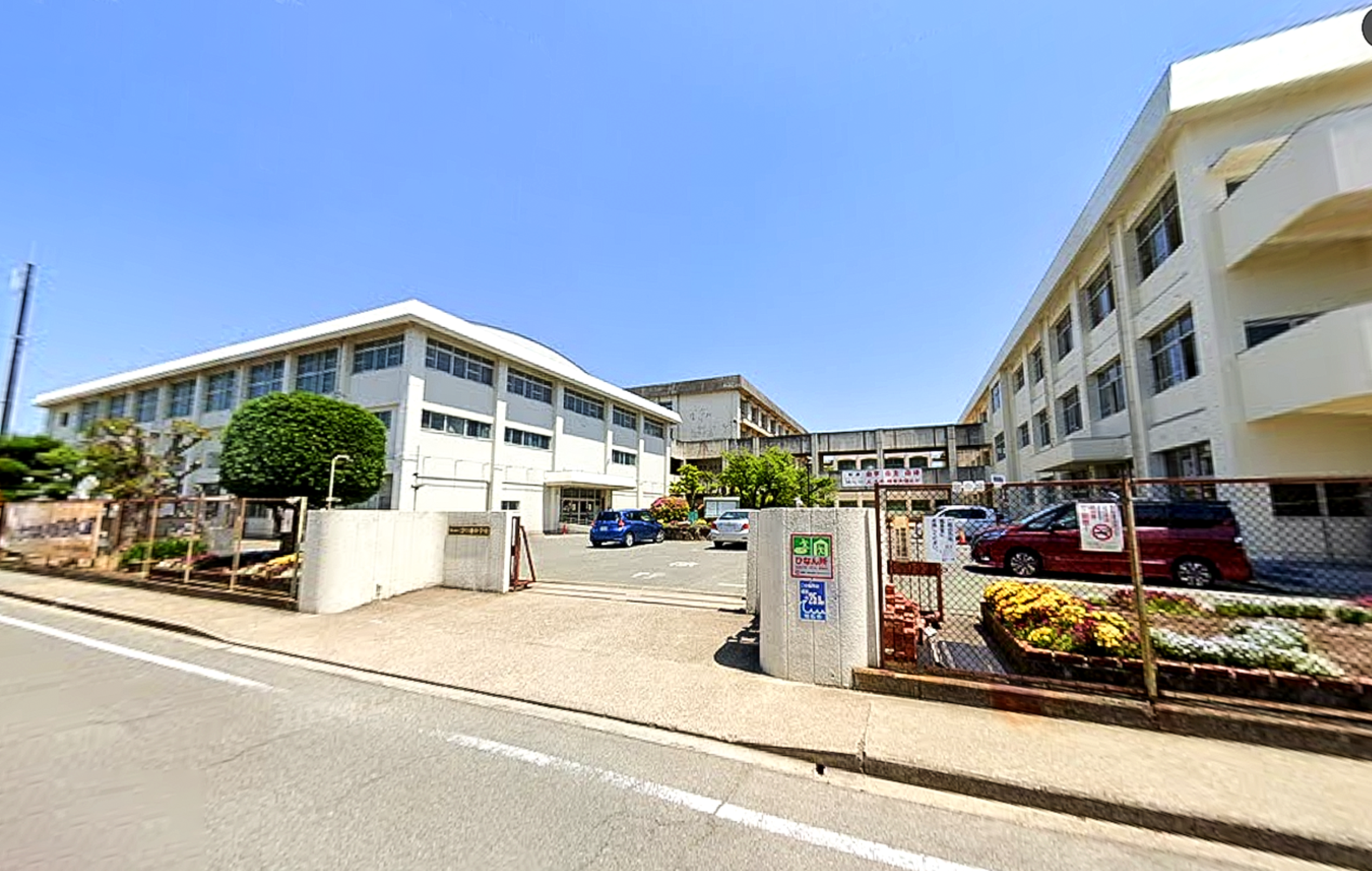 野々池中学校　徒歩約7～8分