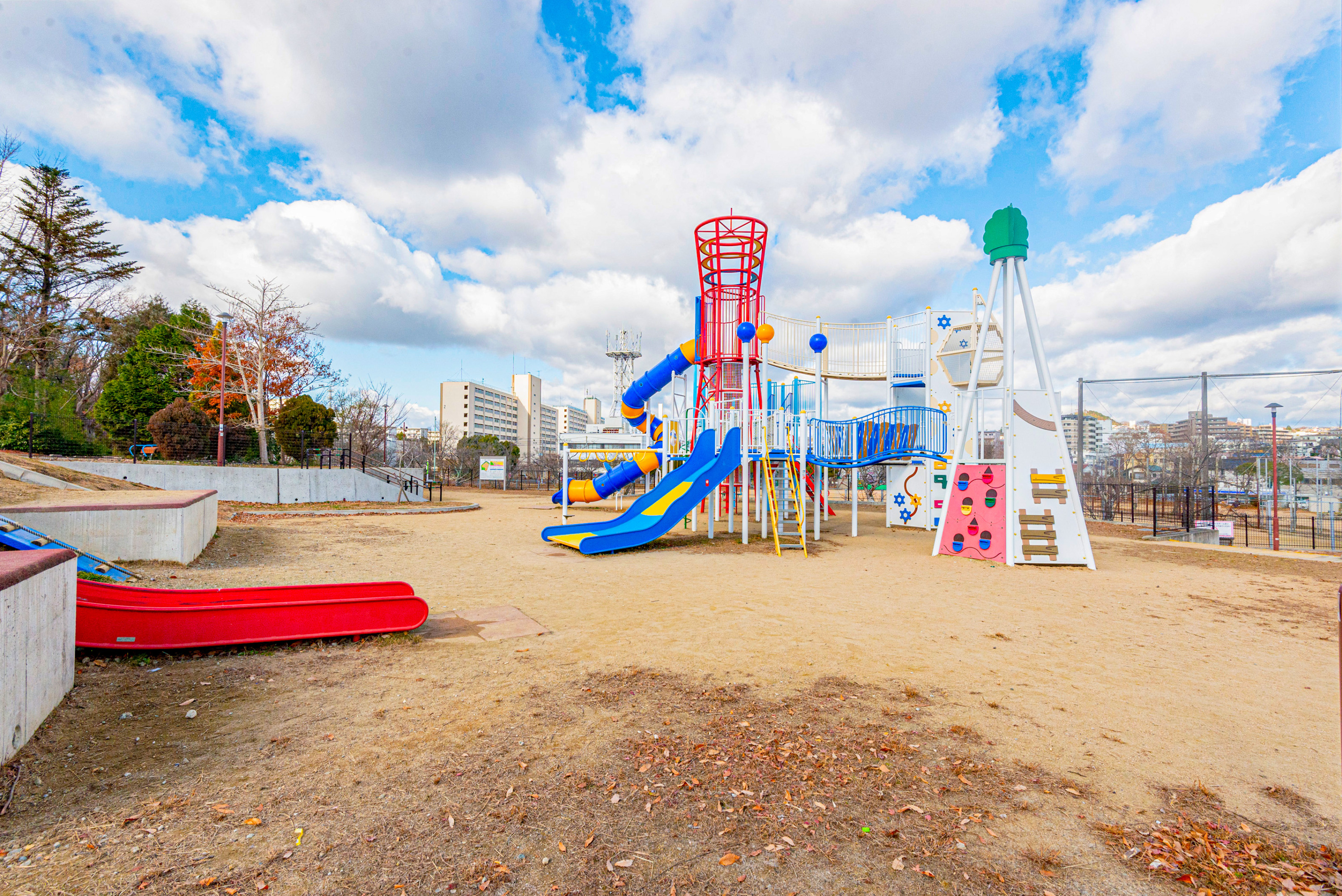 スマイルタウン 西鈴蘭台駅前